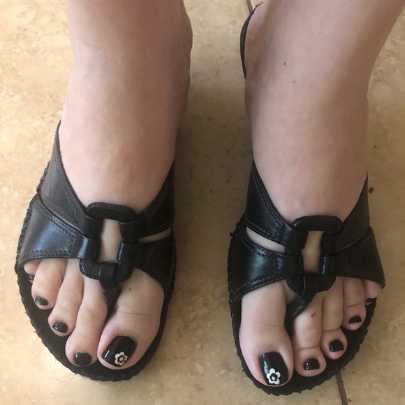 “Clarks” Artisan Black Leather Sandals - Picture 2 of 4